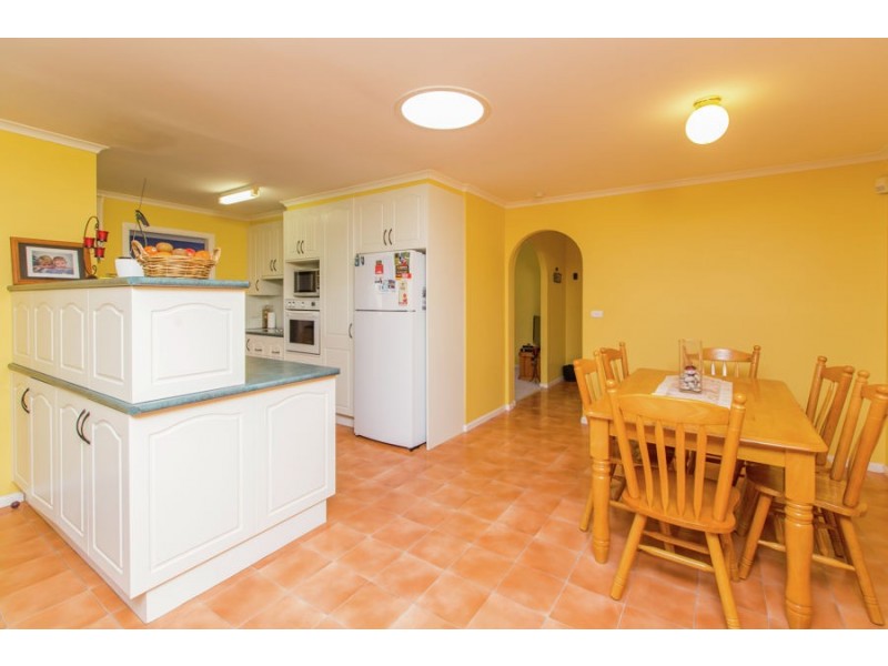 10 Gardenia Avenue, Lake Albert NSW 2650