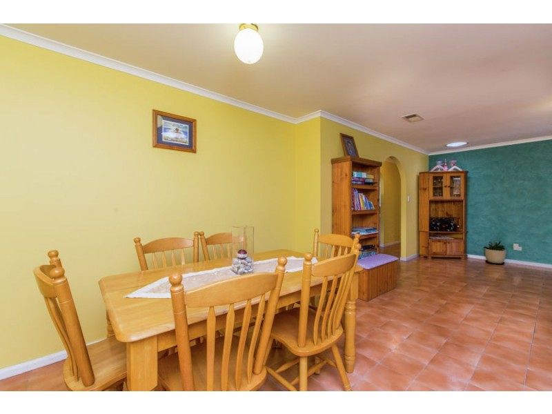 10 Gardenia Avenue, Lake Albert NSW 2650