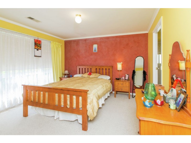 10 Gardenia Avenue, Lake Albert NSW 2650