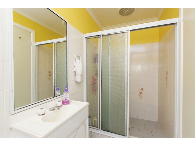 10 Gardenia Avenue, Lake Albert NSW 2650