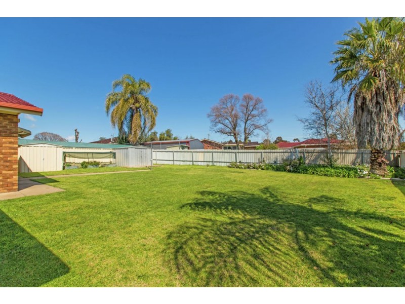 10 Gardenia Avenue, Lake Albert NSW 2650