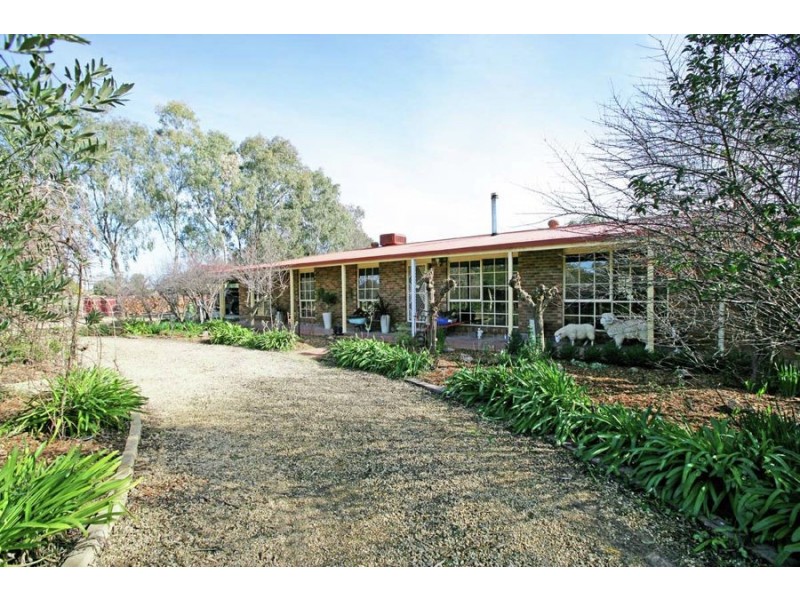 3 Sycamore Road, Lake Albert NSW 2650