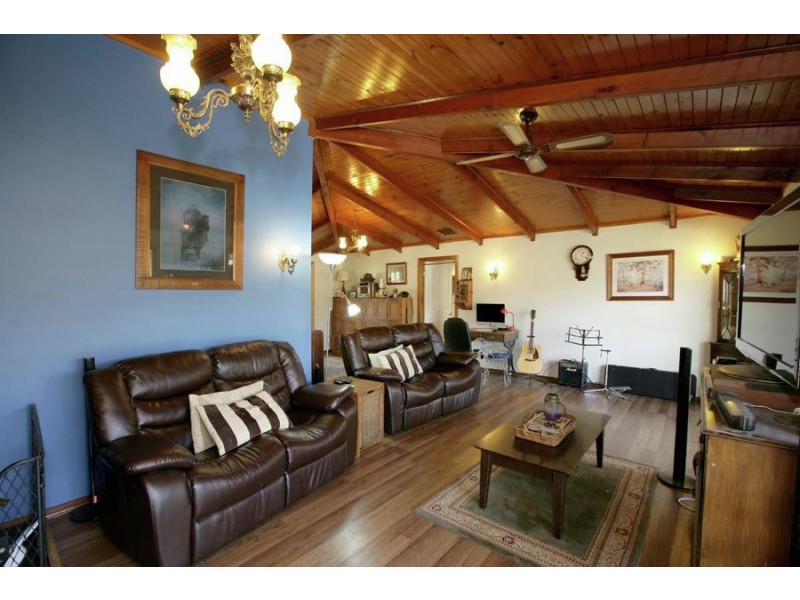 3 Sycamore Road, Lake Albert NSW 2650