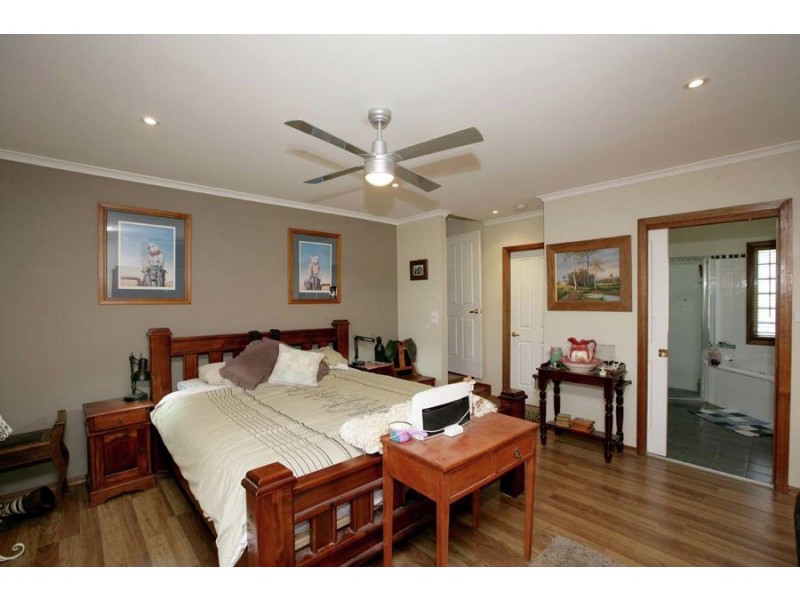 3 Sycamore Road, Lake Albert NSW 2650