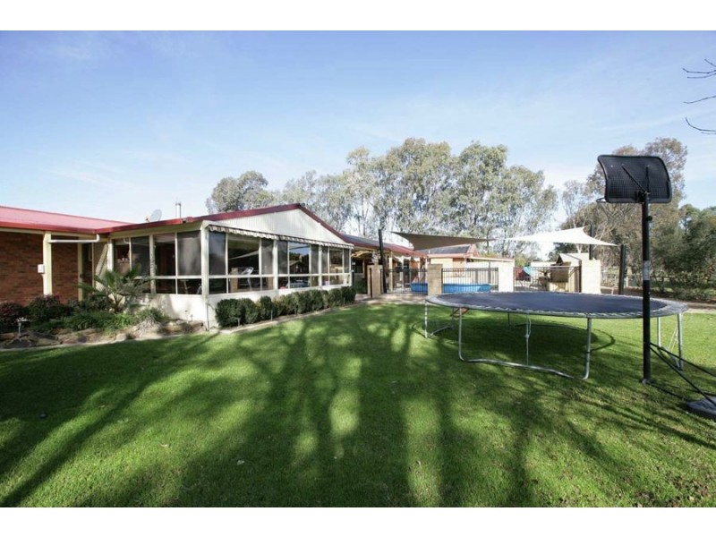 3 Sycamore Road, Lake Albert NSW 2650