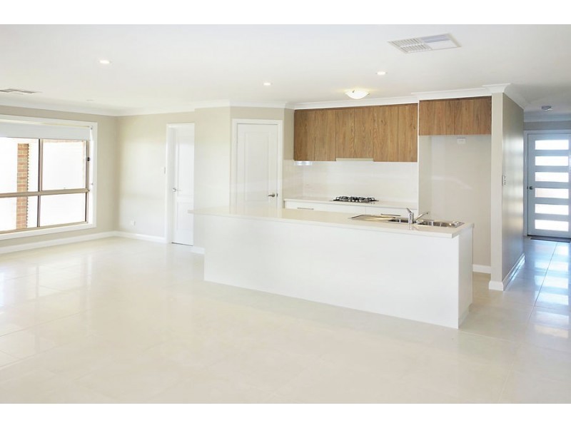 25 Maitland Drive, Estella NSW 2650