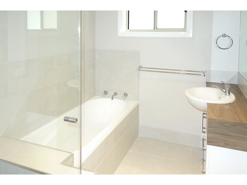 25 Maitland Drive, Estella NSW 2650