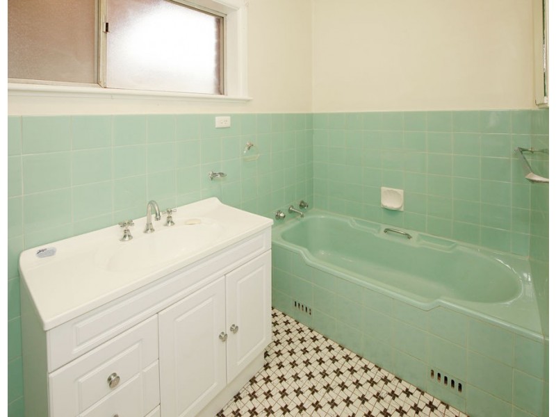 194 Bourke Street, Mount Austin NSW 2650