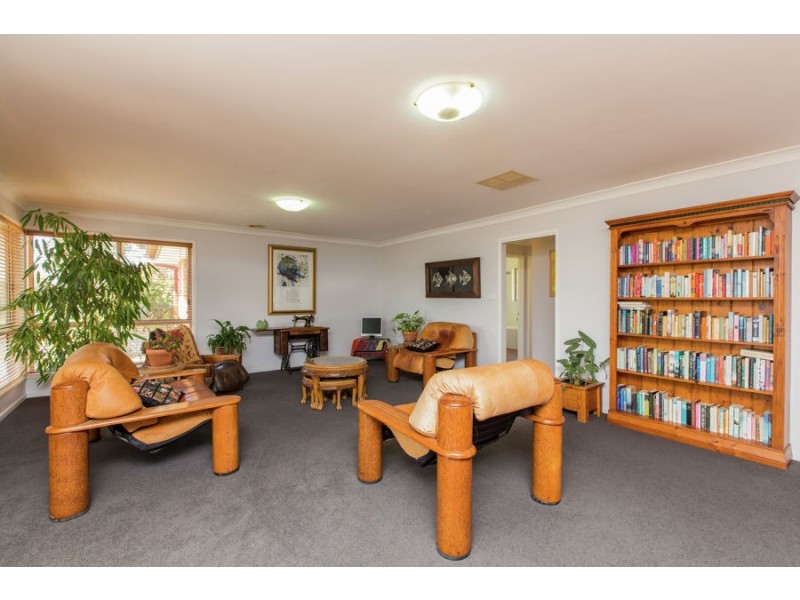 4 Talbot Place, Tatton NSW 2650