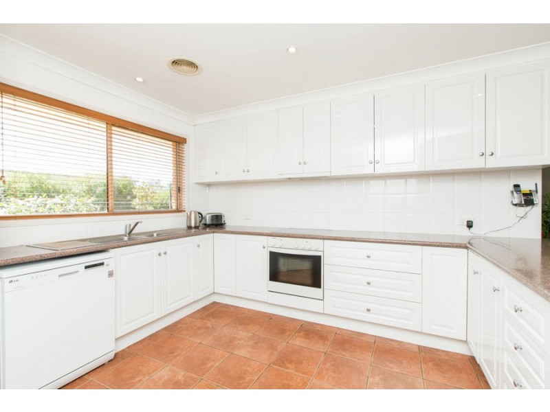 4 Talbot Place, Tatton NSW 2650