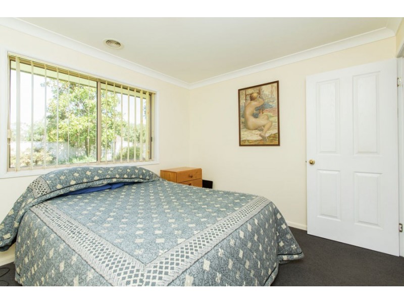 4 Talbot Place, Tatton NSW 2650