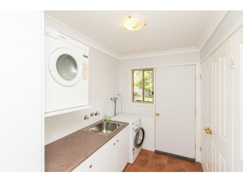 4 Talbot Place, Tatton NSW 2650