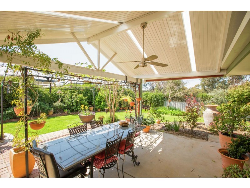 4 Talbot Place, Tatton NSW 2650