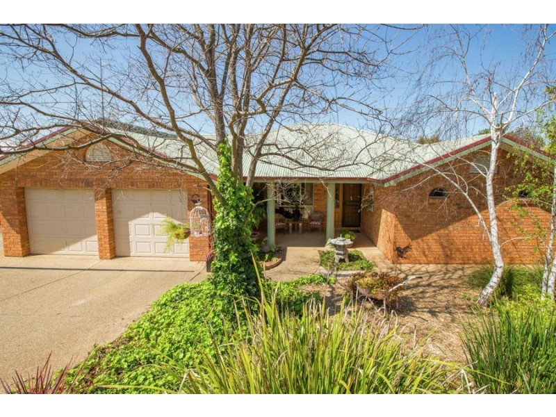 4 Talbot Place, Tatton NSW 2650