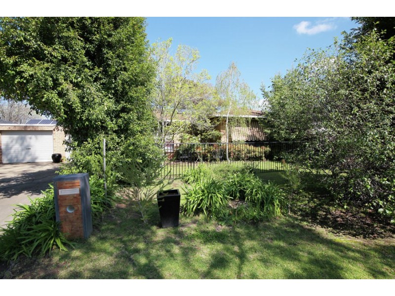 95 Undurra Drive, Glenfield Park NSW 2650