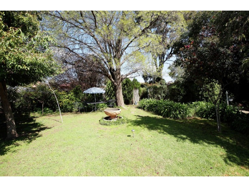 95 Undurra Drive, Glenfield Park NSW 2650