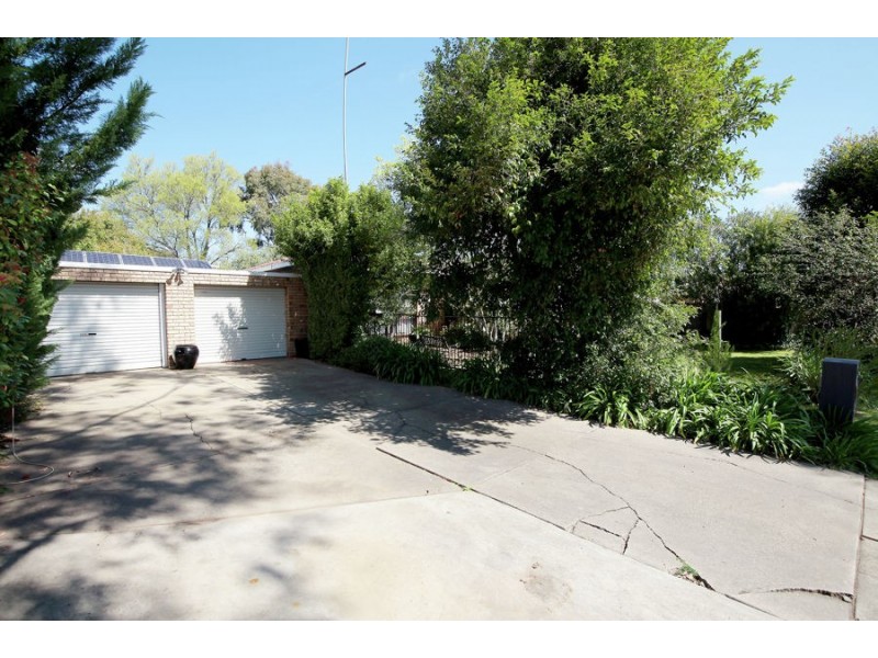 95 Undurra Drive, Glenfield Park NSW 2650