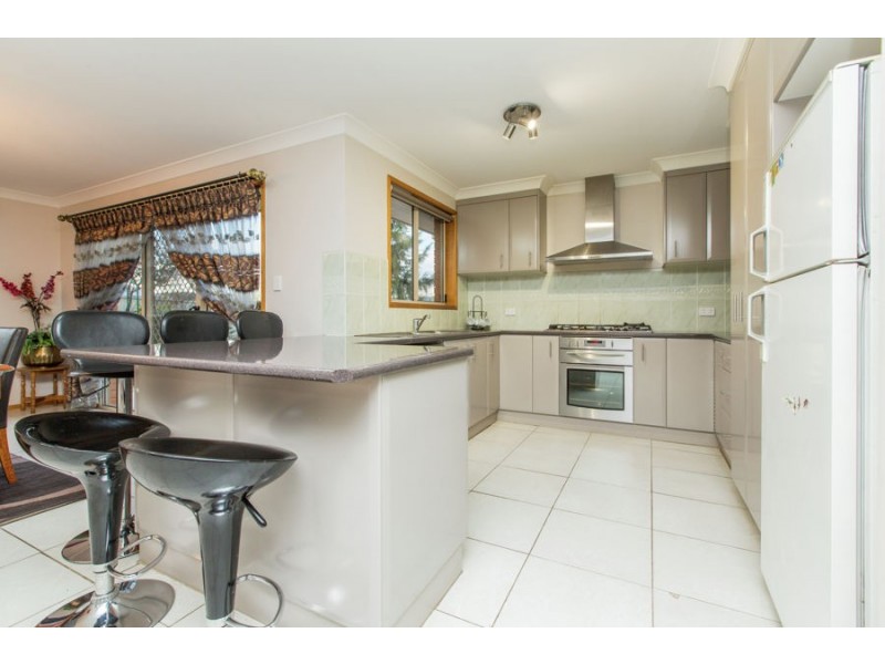 2 Dundale Crescent, Estella NSW 2650