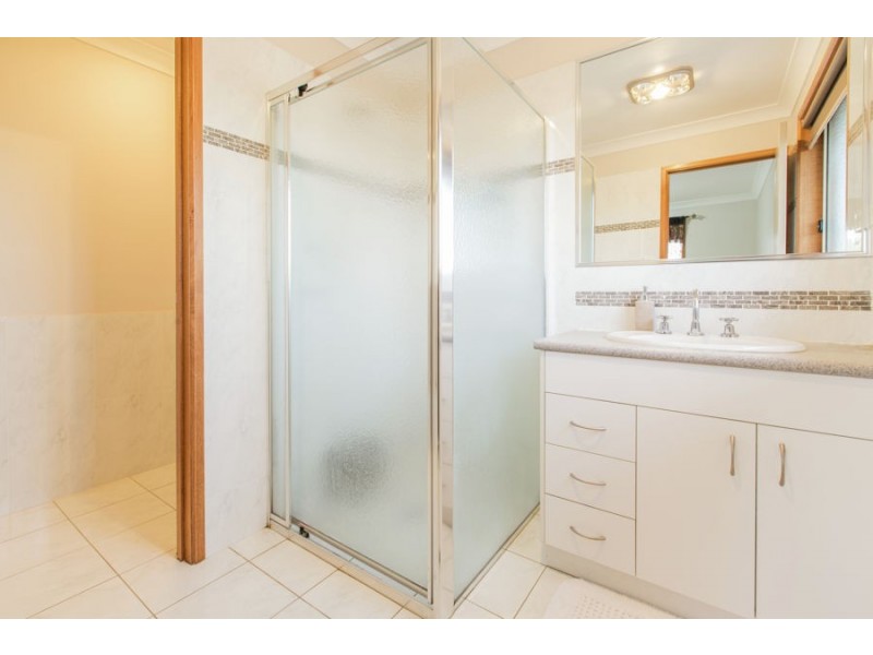 2 Dundale Crescent, Estella NSW 2650