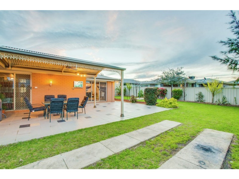 2 Dundale Crescent, Estella NSW 2650