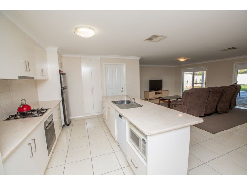 72 Mima Street, Glenfield Park NSW 2650