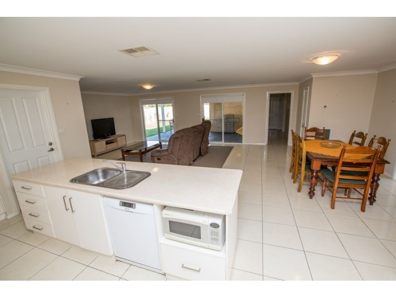 72 Mima Street, Glenfield Park NSW 2650