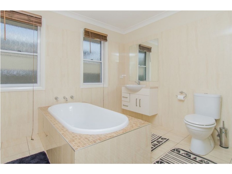 72 Mima Street, Glenfield Park NSW 2650