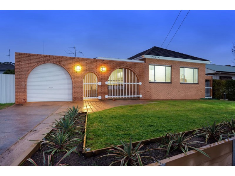 3 Koora Place, Mount Austin NSW 2650