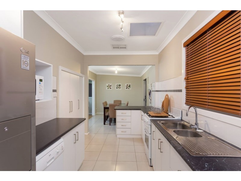 3 Koora Place, Mount Austin NSW 2650