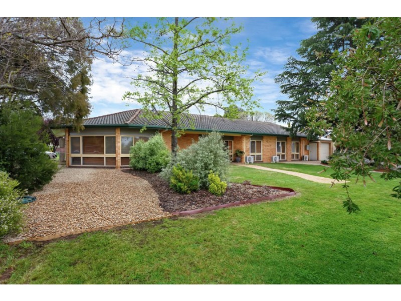18 Dalkeith Avenue, Lake Albert NSW 2650