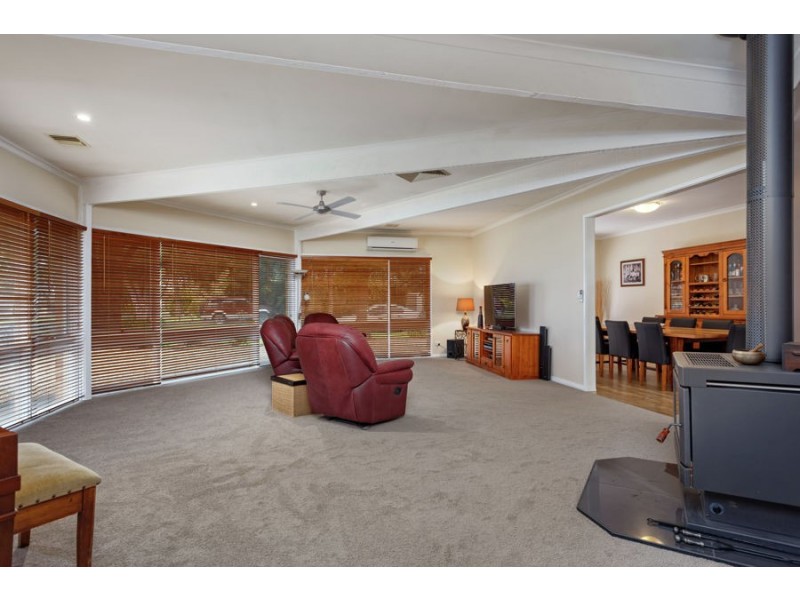 18 Dalkeith Avenue, Lake Albert NSW 2650