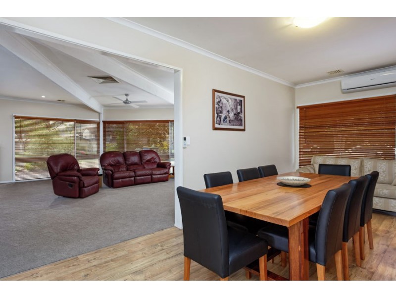 18 Dalkeith Avenue, Lake Albert NSW 2650