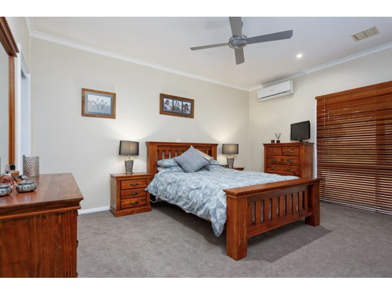 18 Dalkeith Avenue, Lake Albert NSW 2650