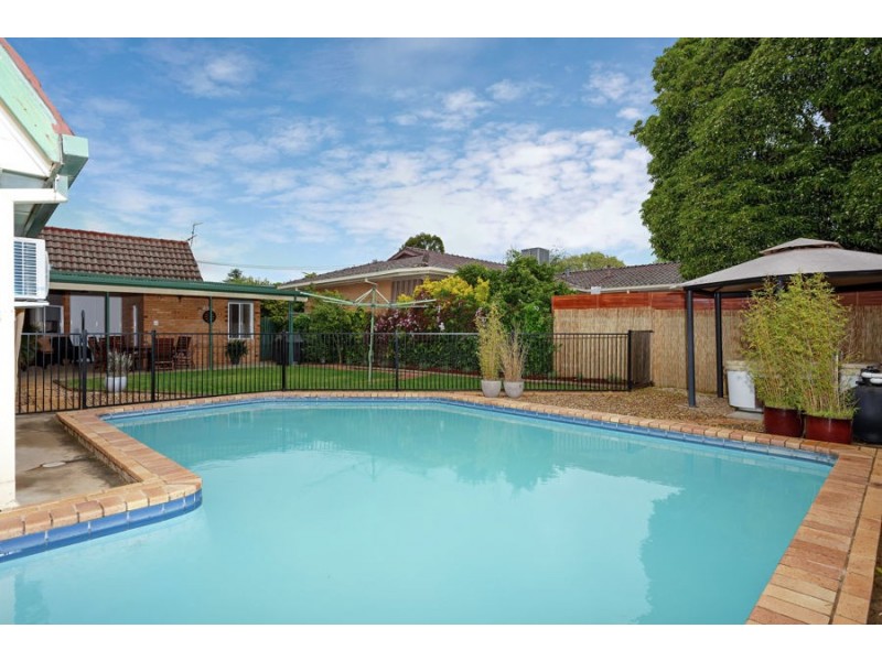 18 Dalkeith Avenue, Lake Albert NSW 2650