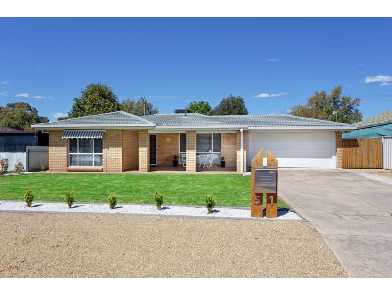 51 Undurra Drive, Glenfield Park NSW 2650