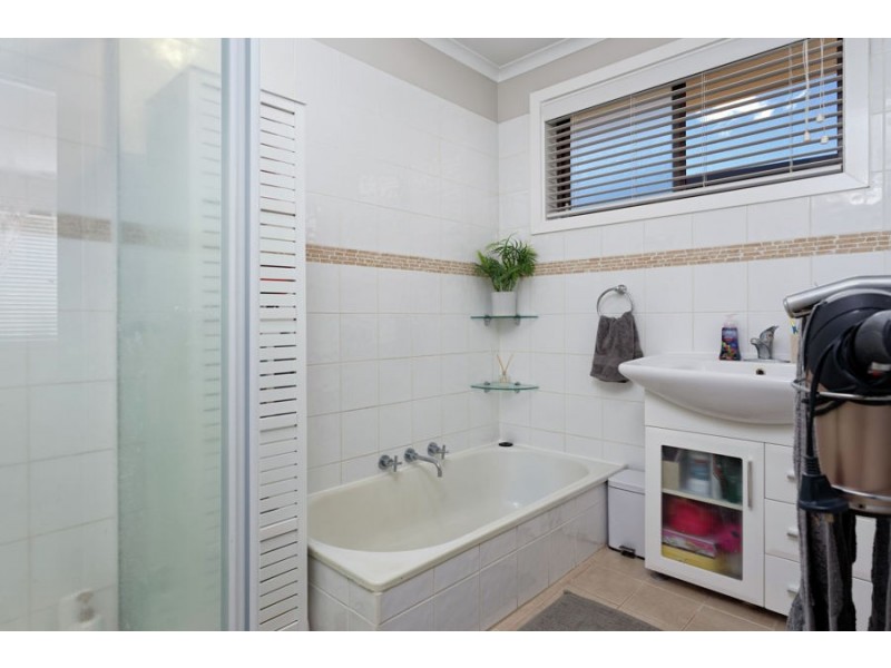 51 Undurra Drive, Glenfield Park NSW 2650