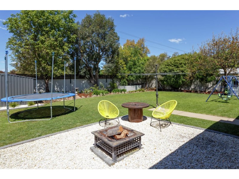 51 Undurra Drive, Glenfield Park NSW 2650