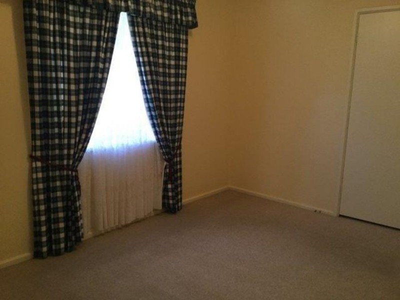 9 Loth Street, Ashmont NSW 2650