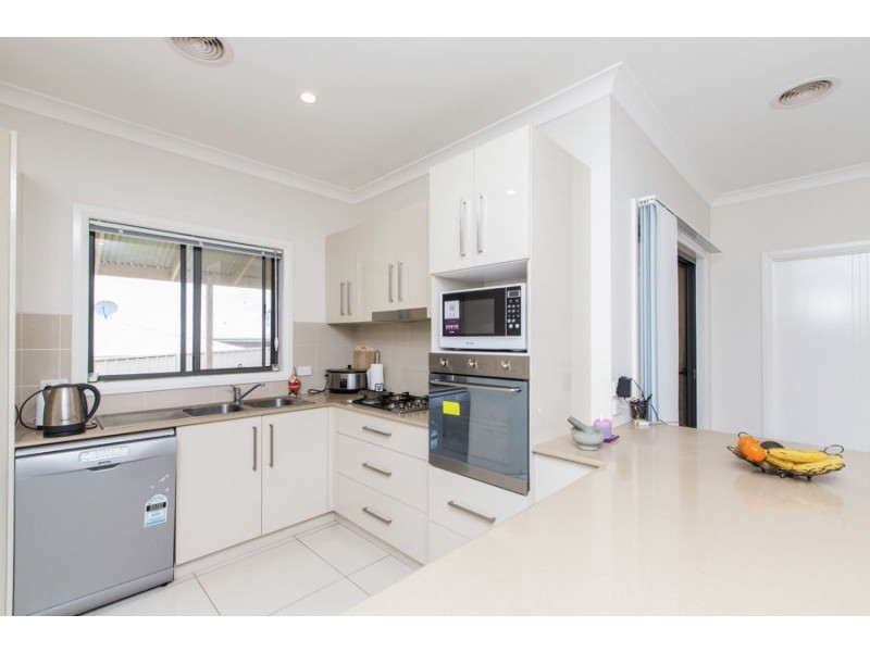 49 Brindabella Drive, Wagga Wagga NSW 2650