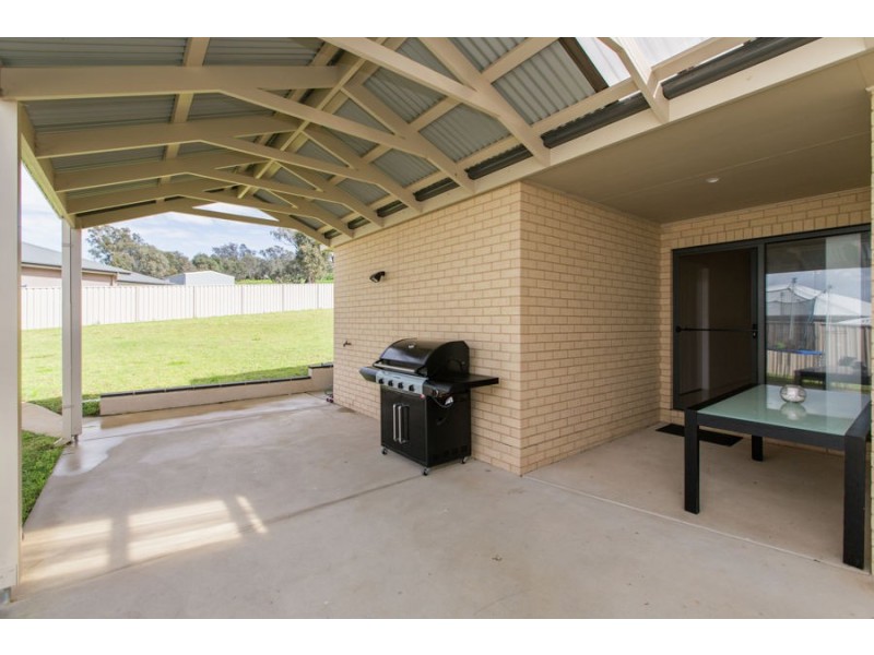 49 Brindabella Drive, Wagga Wagga NSW 2650
