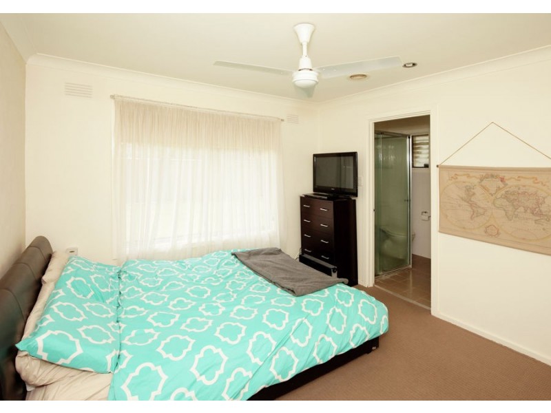 10 Oleander Crescent, Lake Albert NSW 2650