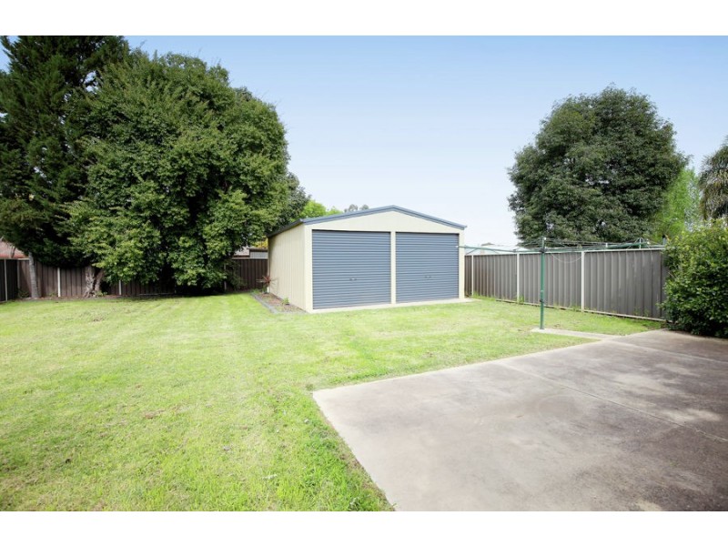 10 Oleander Crescent, Lake Albert NSW 2650