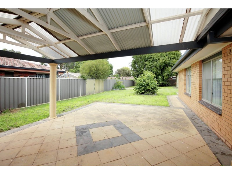 10 Oleander Crescent, Lake Albert NSW 2650