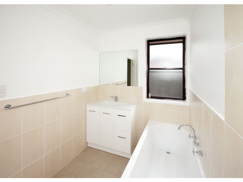 22 Maple Road, Lake Albert NSW 2650