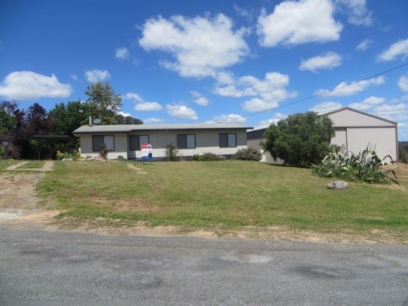 34 Centenary Avenue, Tarcutta NSW 2652