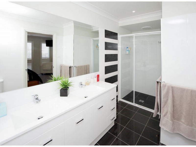 79 Strickland Drive, Boorooma NSW 2650