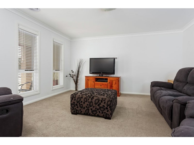 35 Barton Avenue, Lloyd NSW 2650