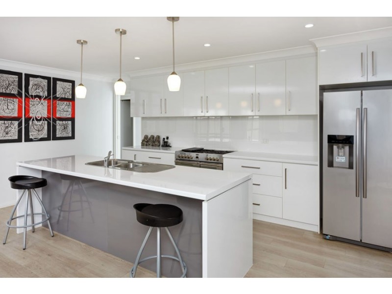 35 Barton Avenue, Lloyd NSW 2650