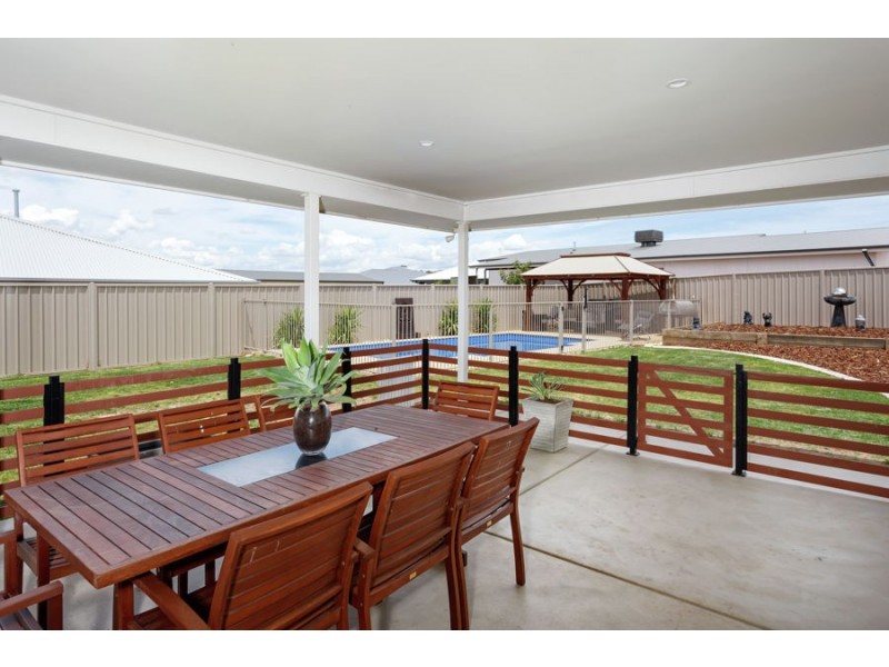 35 Barton Avenue, Lloyd NSW 2650