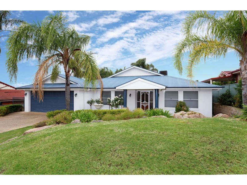 42 Simkin Crescent, Kooringal NSW 2650